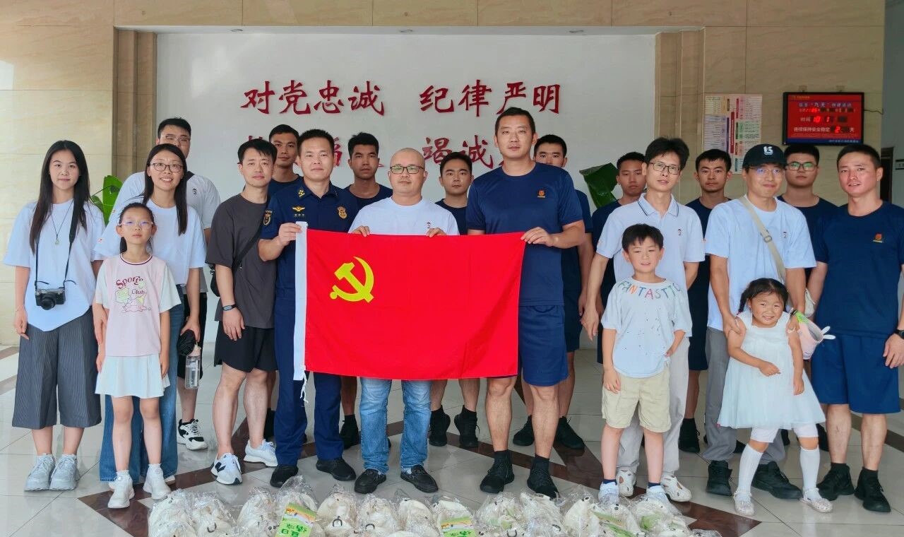 恺英网络党委开展“党旗领航送清凉 橙心科普筑防线”主题党日活动